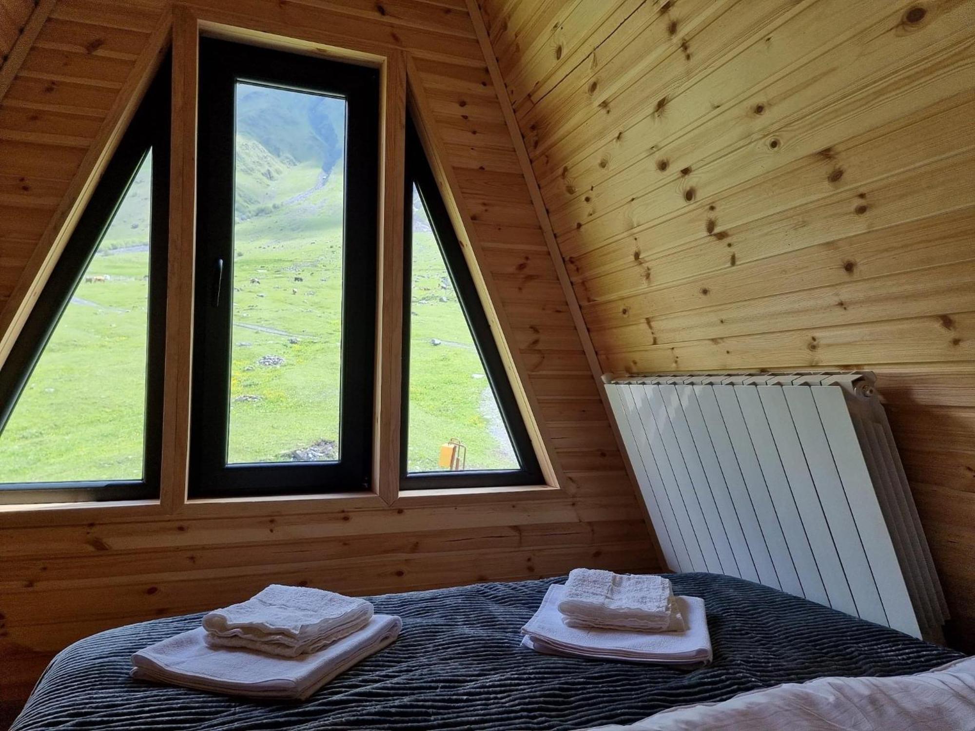 Memory Hut_Kazbegi Apartment Bagian luar foto